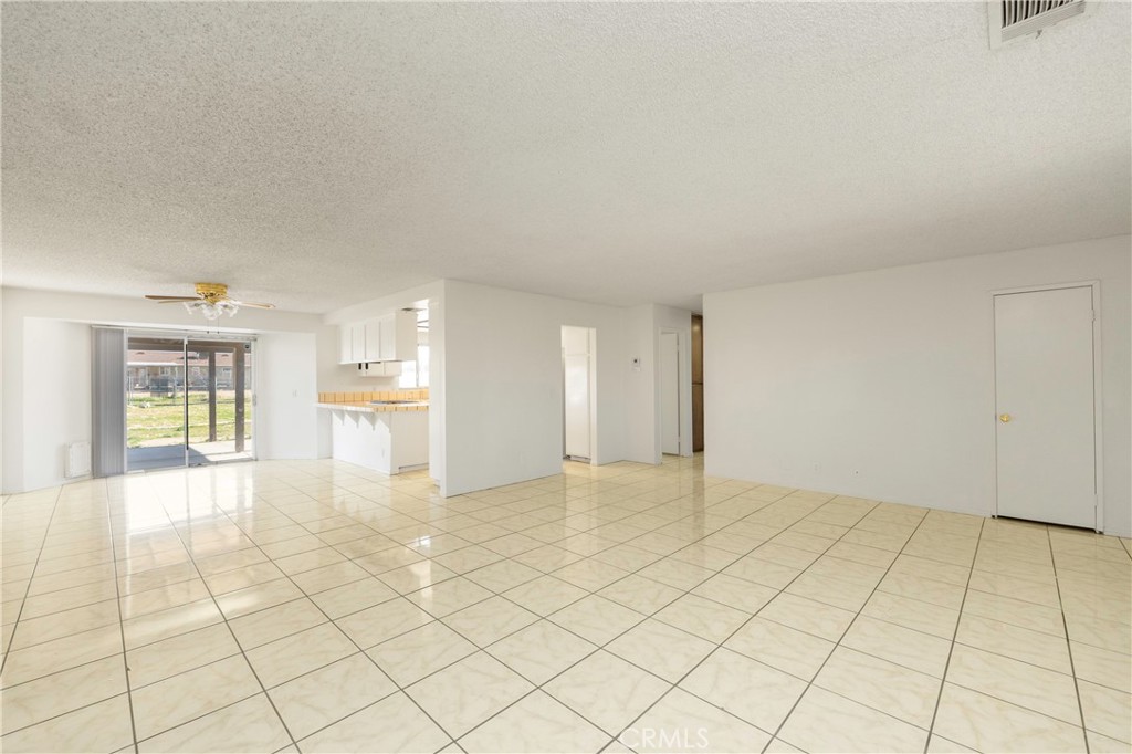 11135 Truchas Road Apple Valley, CA 92308 - Photo 7 of 35 a view of an empty room and window