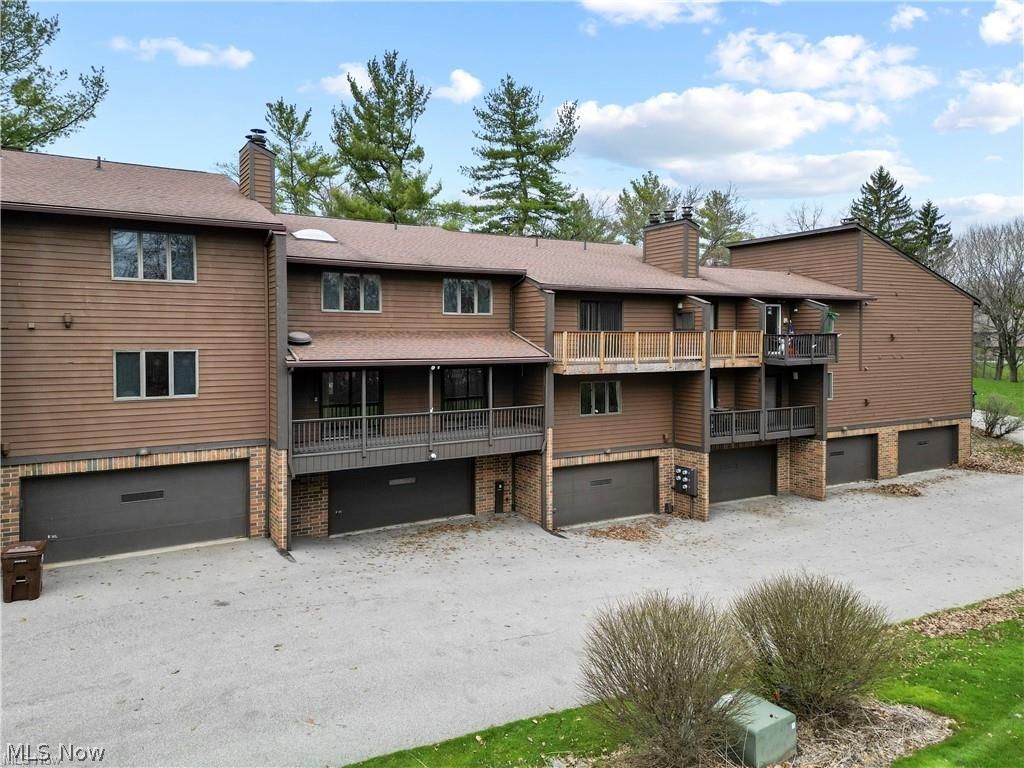 1175 East Calla Road, Unit B103 Youngstown, OH 44514 - Photo 6 of 30 Large private Balcony