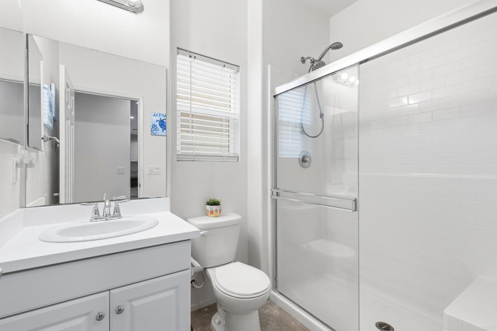 35461 Brown Galloway Lane Fallbrook, CA 92028 - Photo 12 of 36 First Floor Full Bathroom