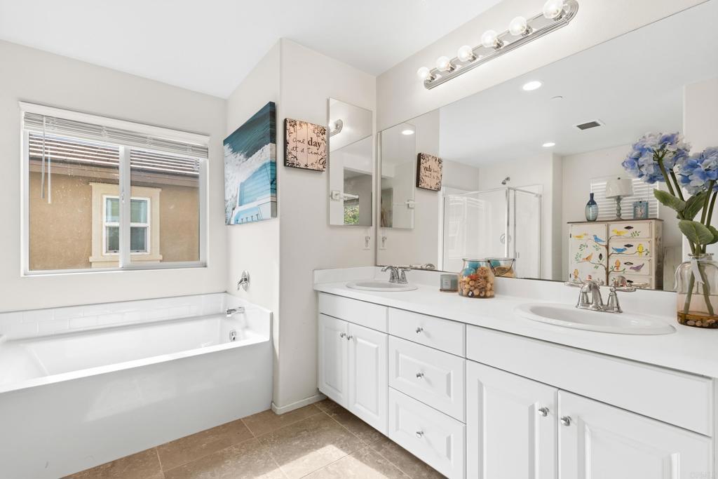 35461 Brown Galloway Lane Fallbrook, CA 92028 - Photo 20 of 36 Primary Ensuite Bathroom