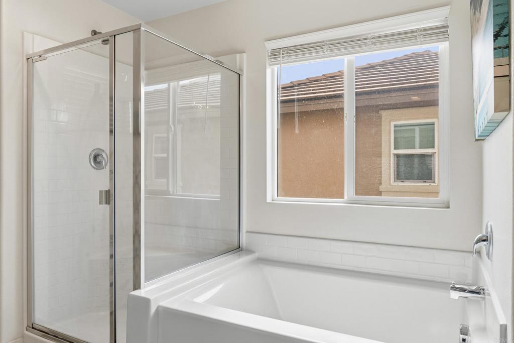 35461 Brown Galloway Lane Fallbrook, CA 92028 - Photo 21 of 36 Primary Ensuite Bathroom