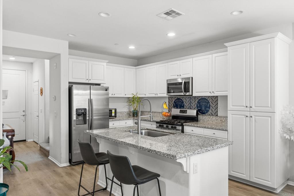 35461 Brown Galloway Lane Fallbrook, CA 92028 - Photo 3 of 36 Modern Kitchen
