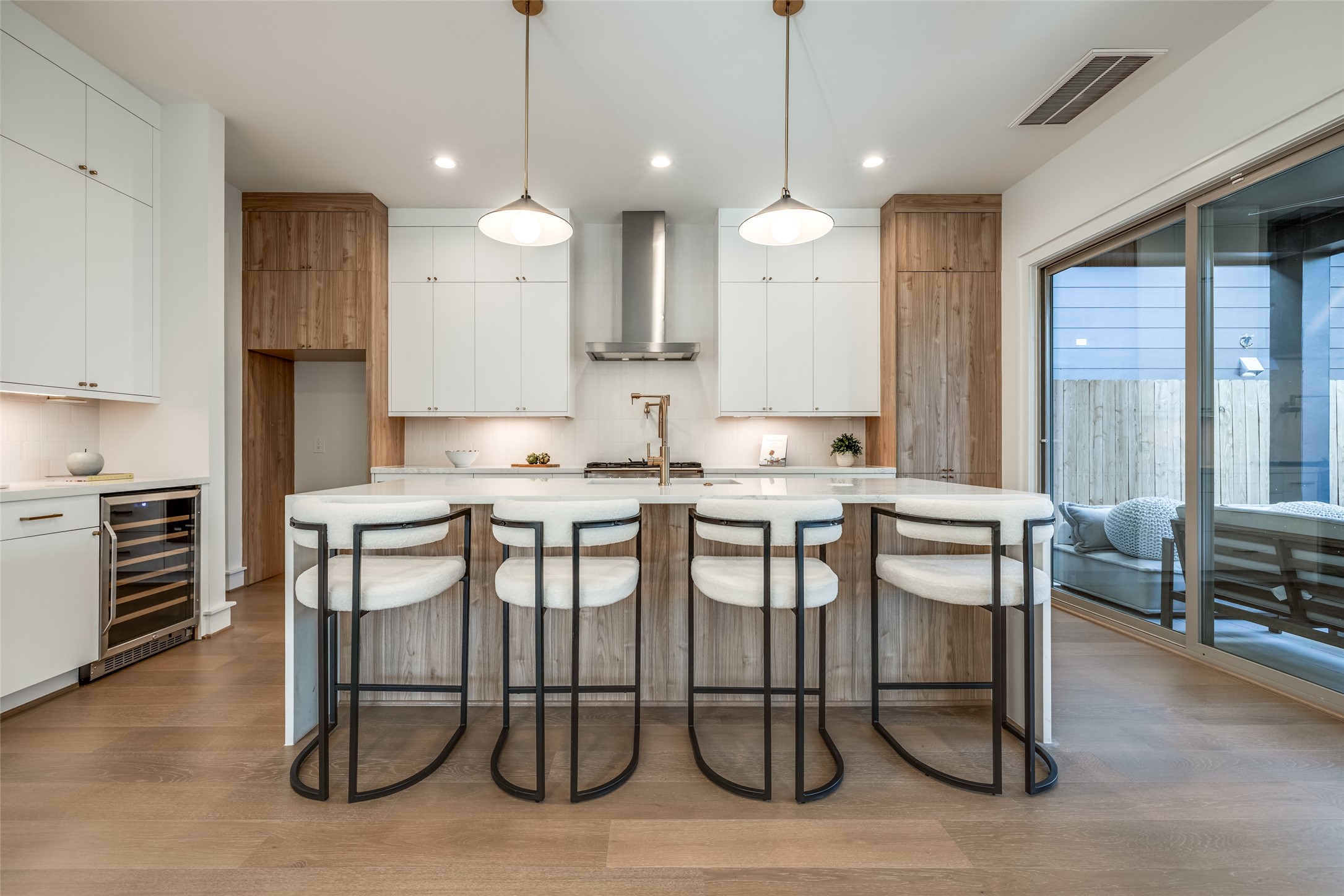 1601 Vermont Street Houston, TX 77006 - Photo 21 of 49 * Est Comp 07/31/26 *
* PHOTO OF MODEL HOME * SELECTIONS MAY VARY * PHOTOS MAY SHOW A SIMILAR FLOOR PLAN AND/OR UPGRADED/ALTERNATIVE FINISHES * Please use these photos as a guide ONLY *