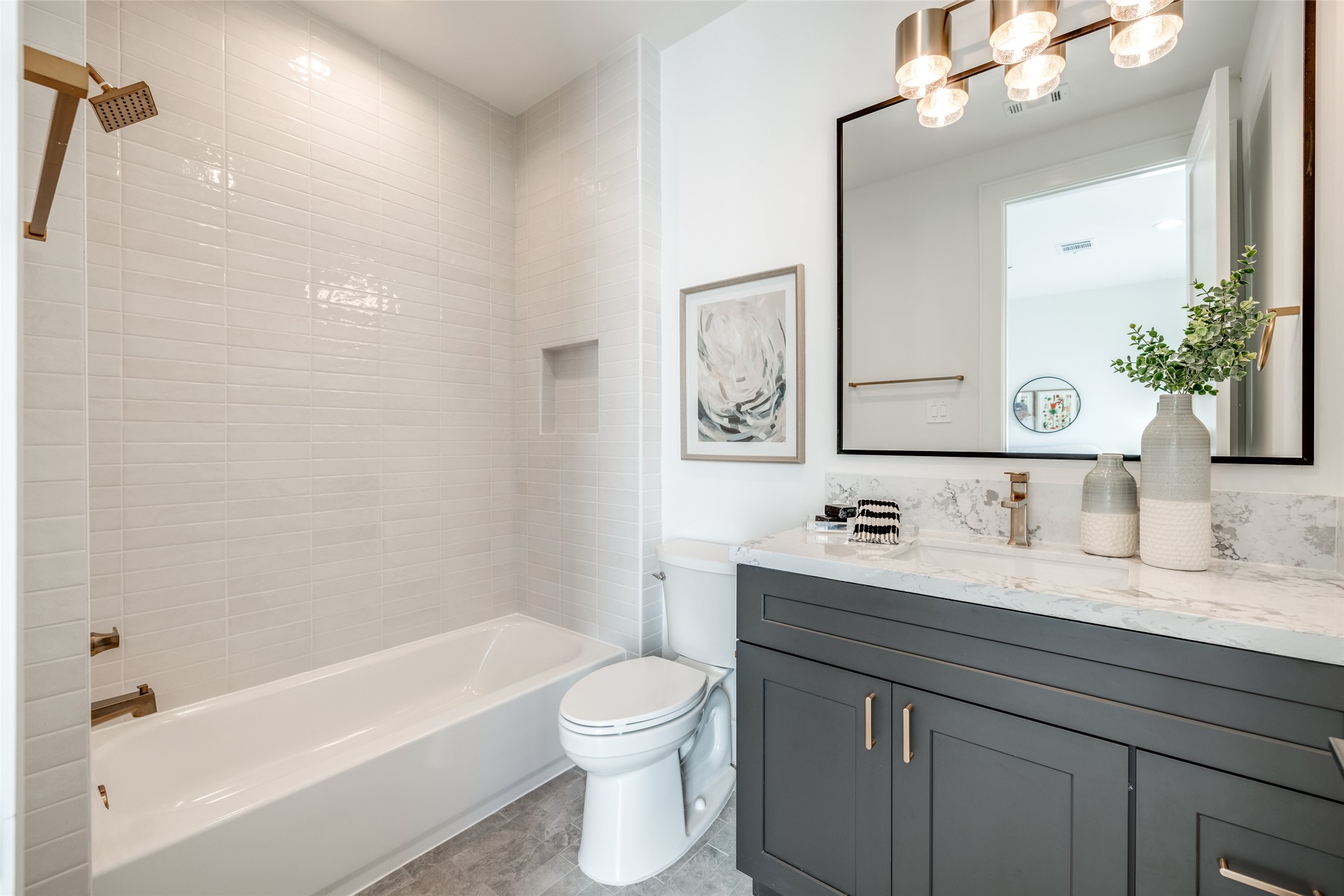 1601 Vermont Street Houston, TX 77006 - Photo 46 of 49 a bathroom with a toilet a sink a bathtub and a mirror