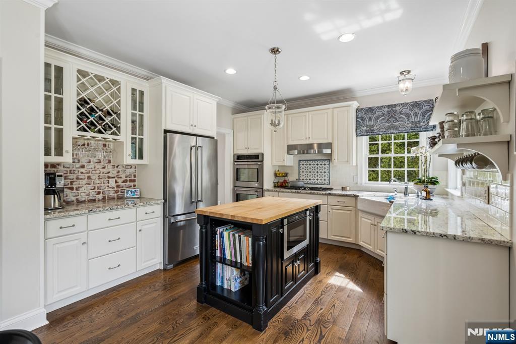 44 Millbrook Road New Vernon, NJ 07976 - Photo 16 of 45 a kitchen with stainless steel appliances granite countertop a stove and a refrigerator