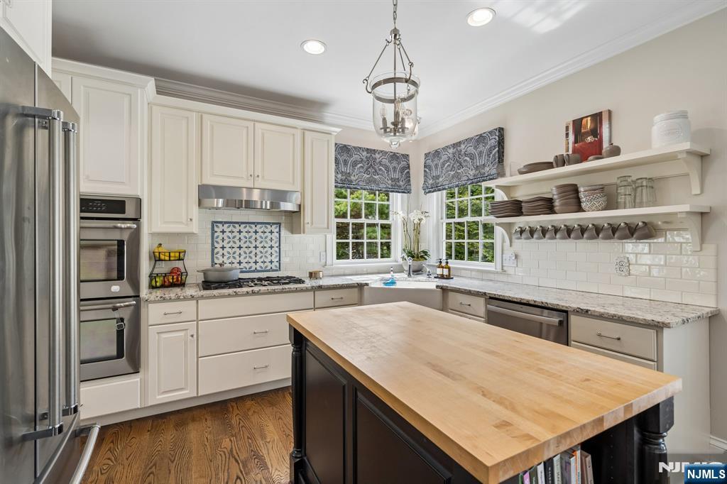 44 Millbrook Road New Vernon, NJ 07976 - Photo 18 of 45 a kitchen with stainless steel appliances granite countertop a sink stove and refrigerator
