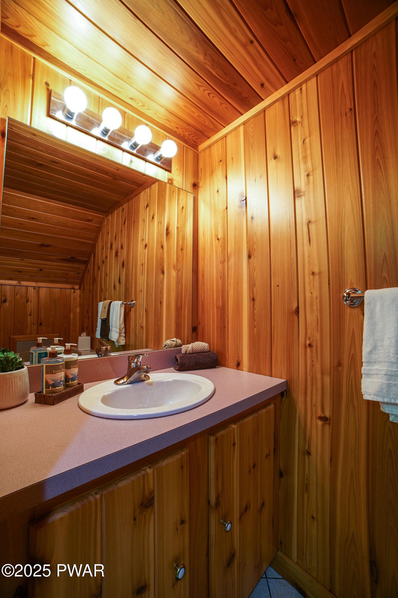 109 Alex Road Hawley, PA 18428 - Photo 42 of 65 LordsValleyAirbnb(61of107)