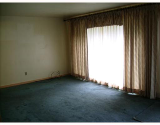 412 Spring Valley Road West Mifflin, PA 15122 - Photo 3 of 6 Living Room. Large picture window