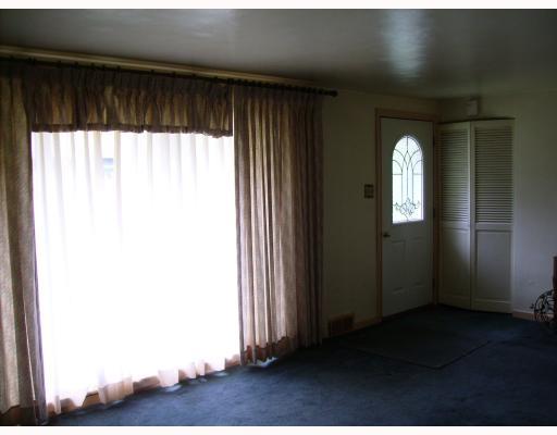 412 Spring Valley Road West Mifflin, PA 15122 - Photo 4 of 6 Living Room. Large picture window