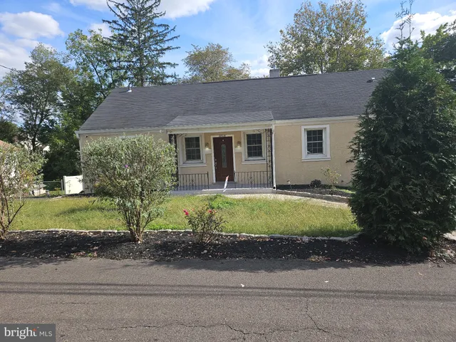 a view of house with outdoor space