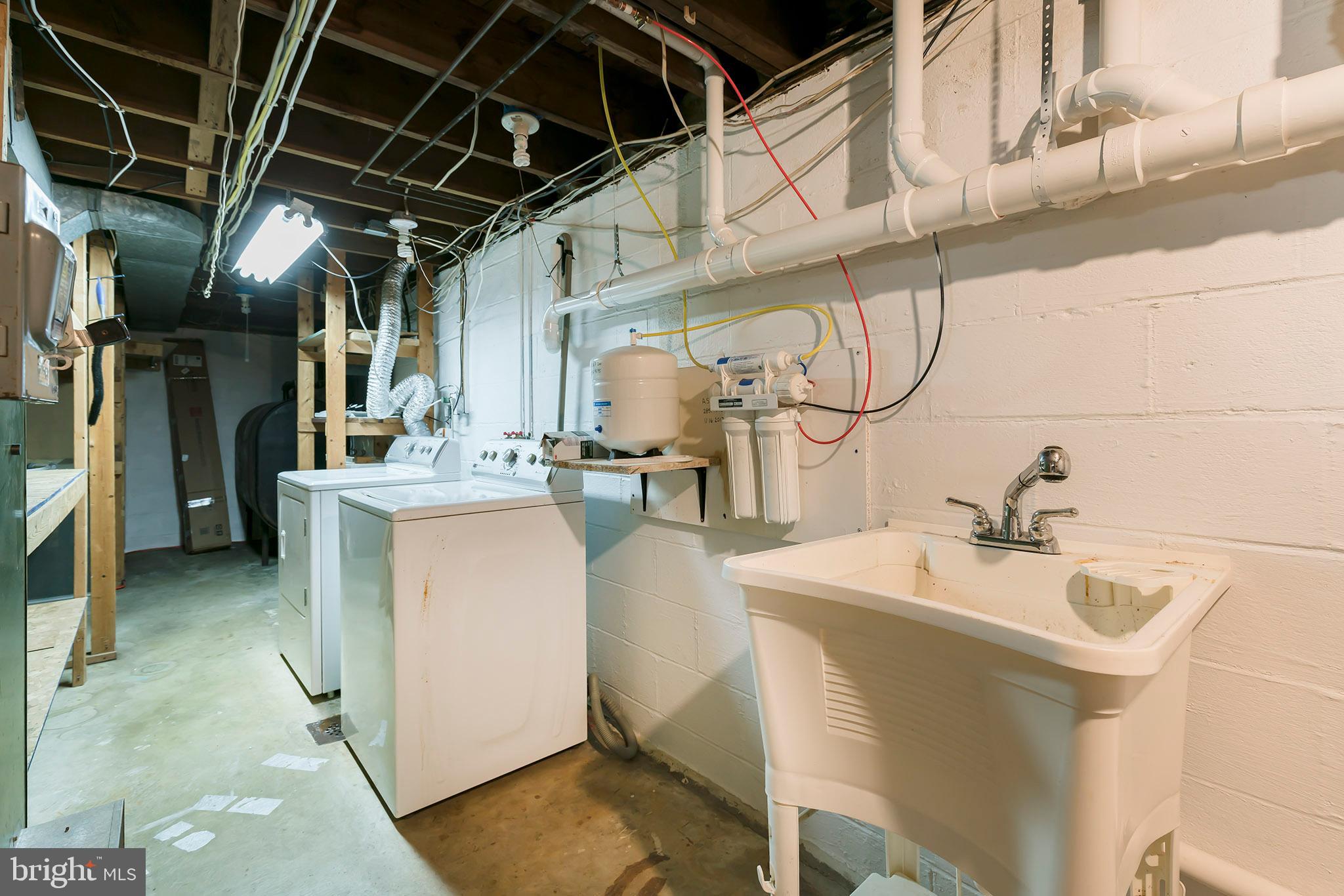 1046 Prospect Road Columbia, PA 17512 - Photo 34 of 41 Large storage/laudry area