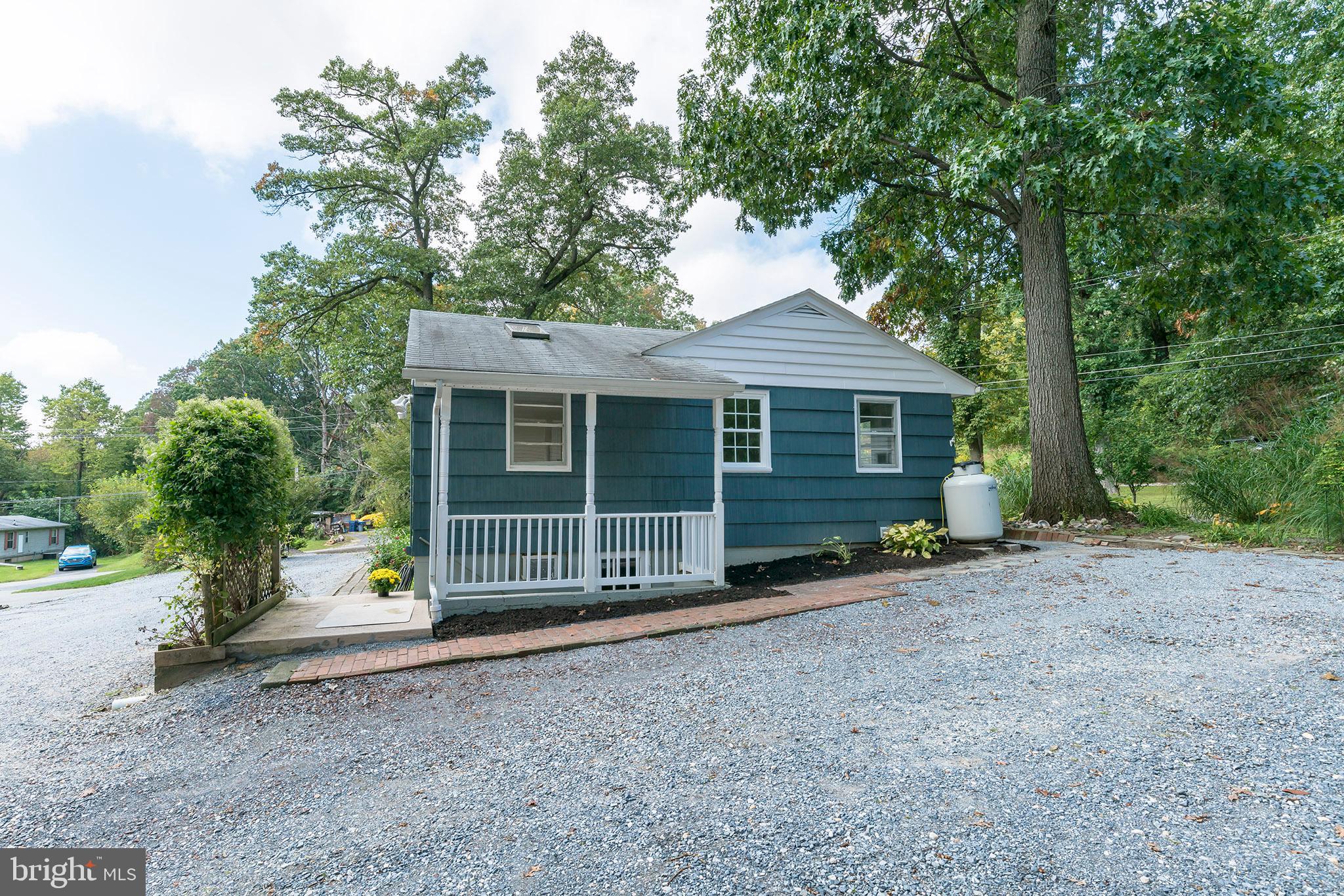 1046 Prospect Road Columbia, PA 17512 - Photo 39 of 41 Plenty of parking