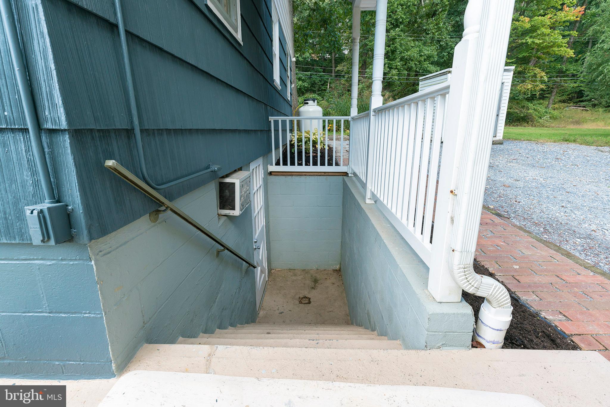 1046 Prospect Road Columbia, PA 17512 - Photo 40 of 41 Separate lower level covered entrance