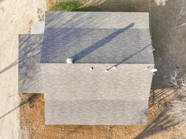 $575,000 | 390 West Co Road 5719, Devine, TX 78016