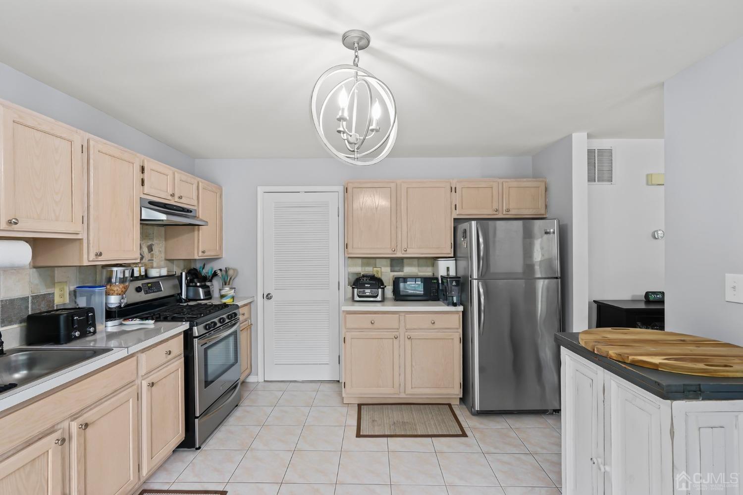 909 Plymouth Road North Brunswick, NJ 08902 - Photo 12 of 37 Gallery Image 12