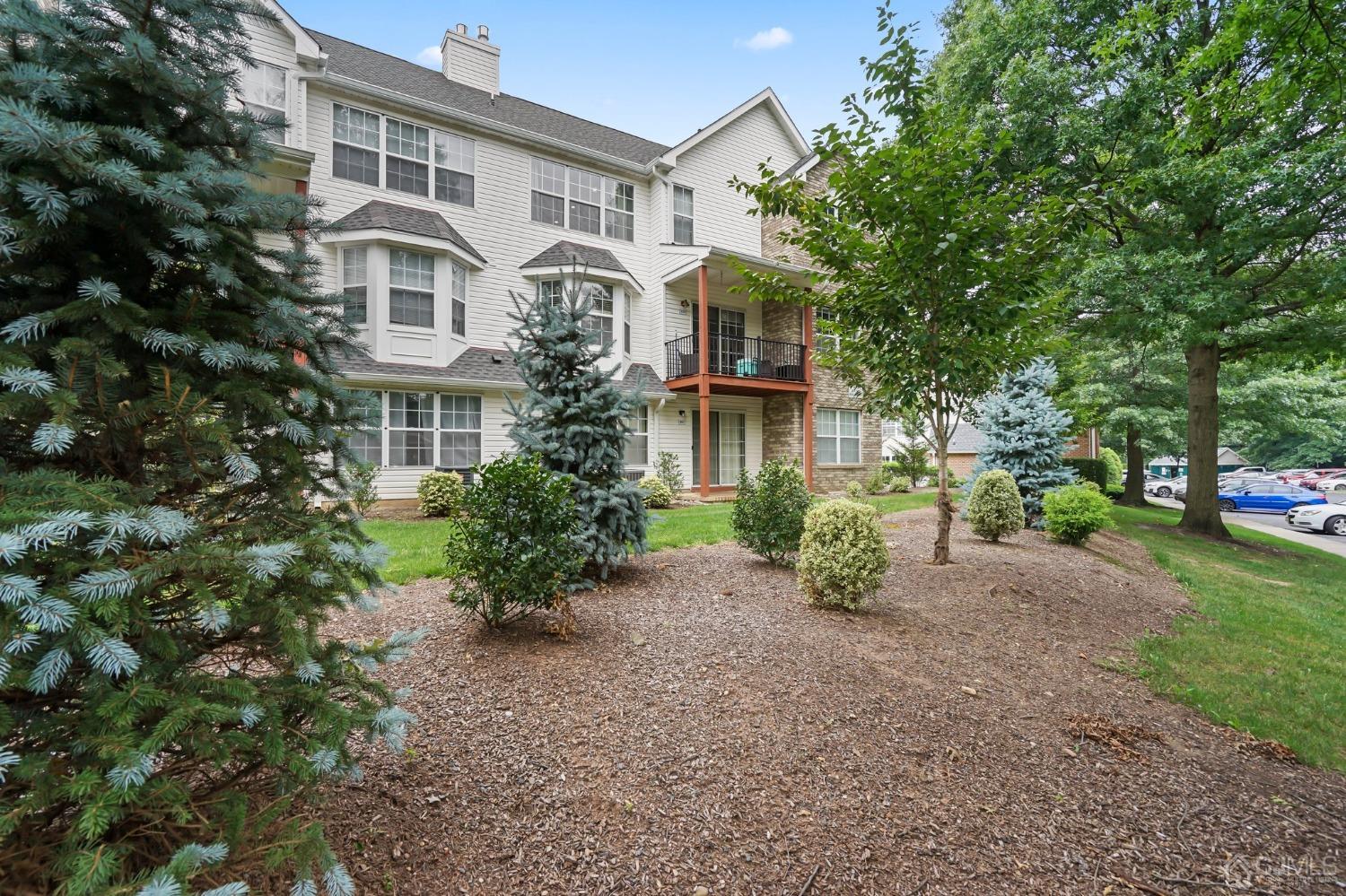 909 Plymouth Road North Brunswick, NJ 08902 - Photo 4 of 37 Gallery Image 4