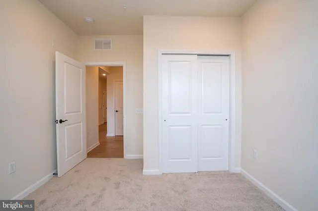 a view of empty room with window