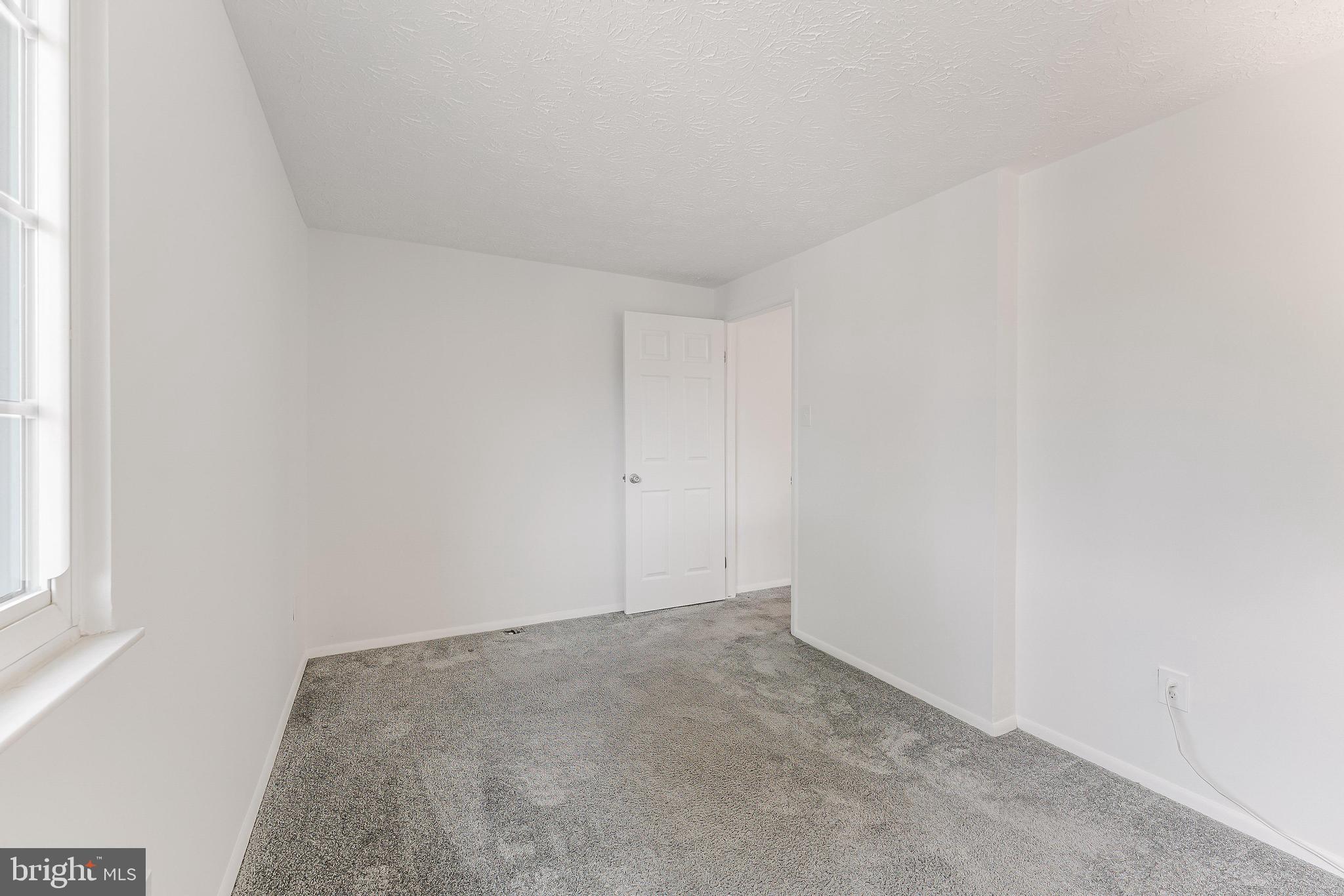 1682 Harvest Green Court Reston, VA 20194 - Photo 20 of 39 a view of a room