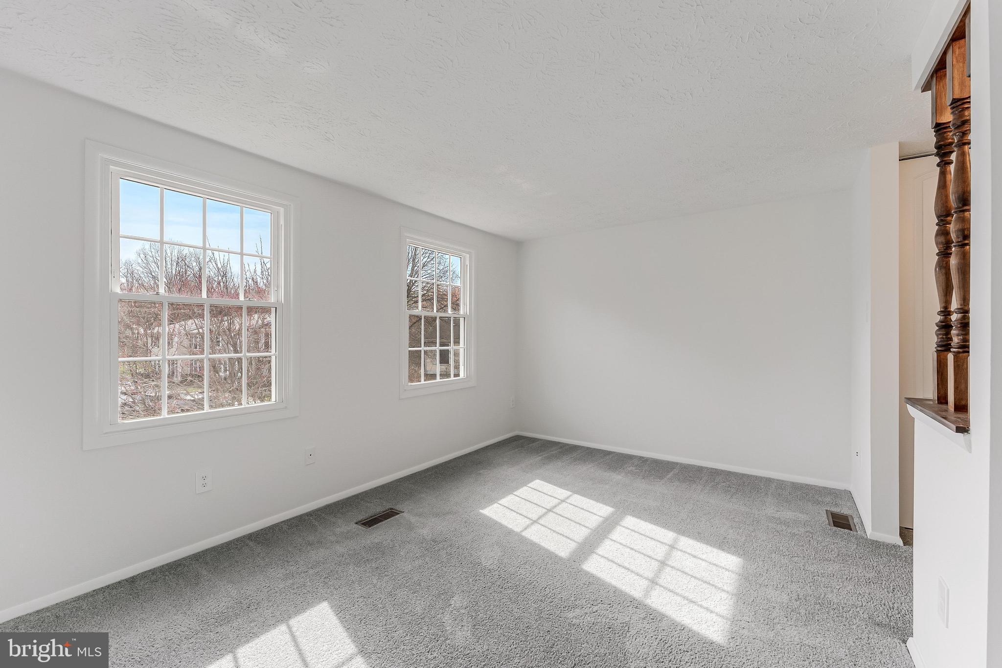 1682 Harvest Green Court Reston, VA 20194 - Photo 21 of 39 an empty room with windows