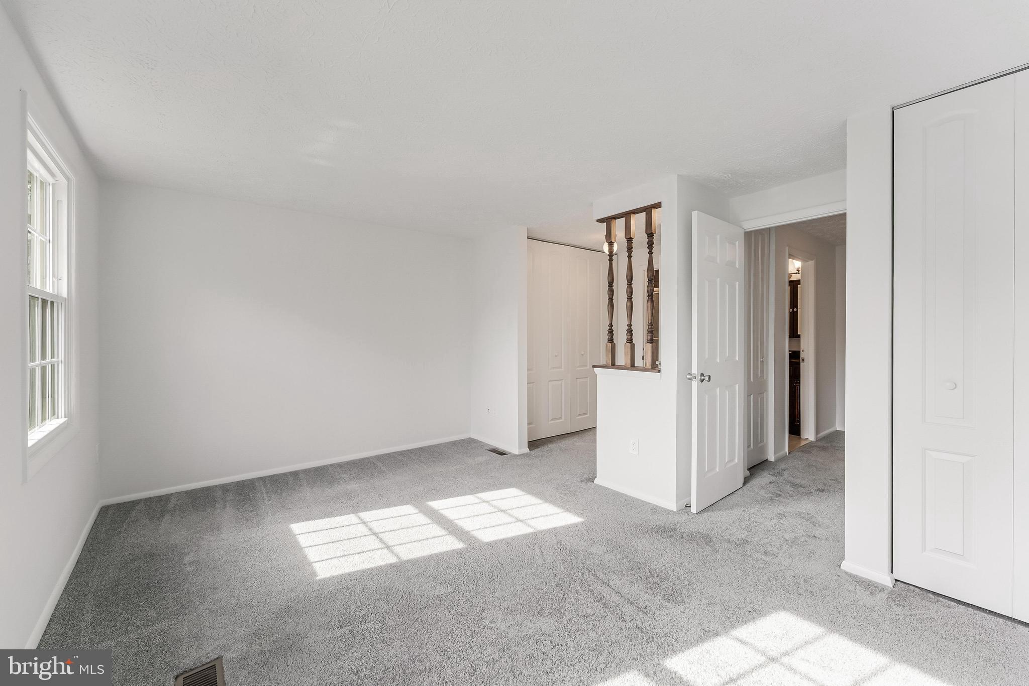 1682 Harvest Green Court Reston, VA 20194 - Photo 22 of 39 an empty room with windows