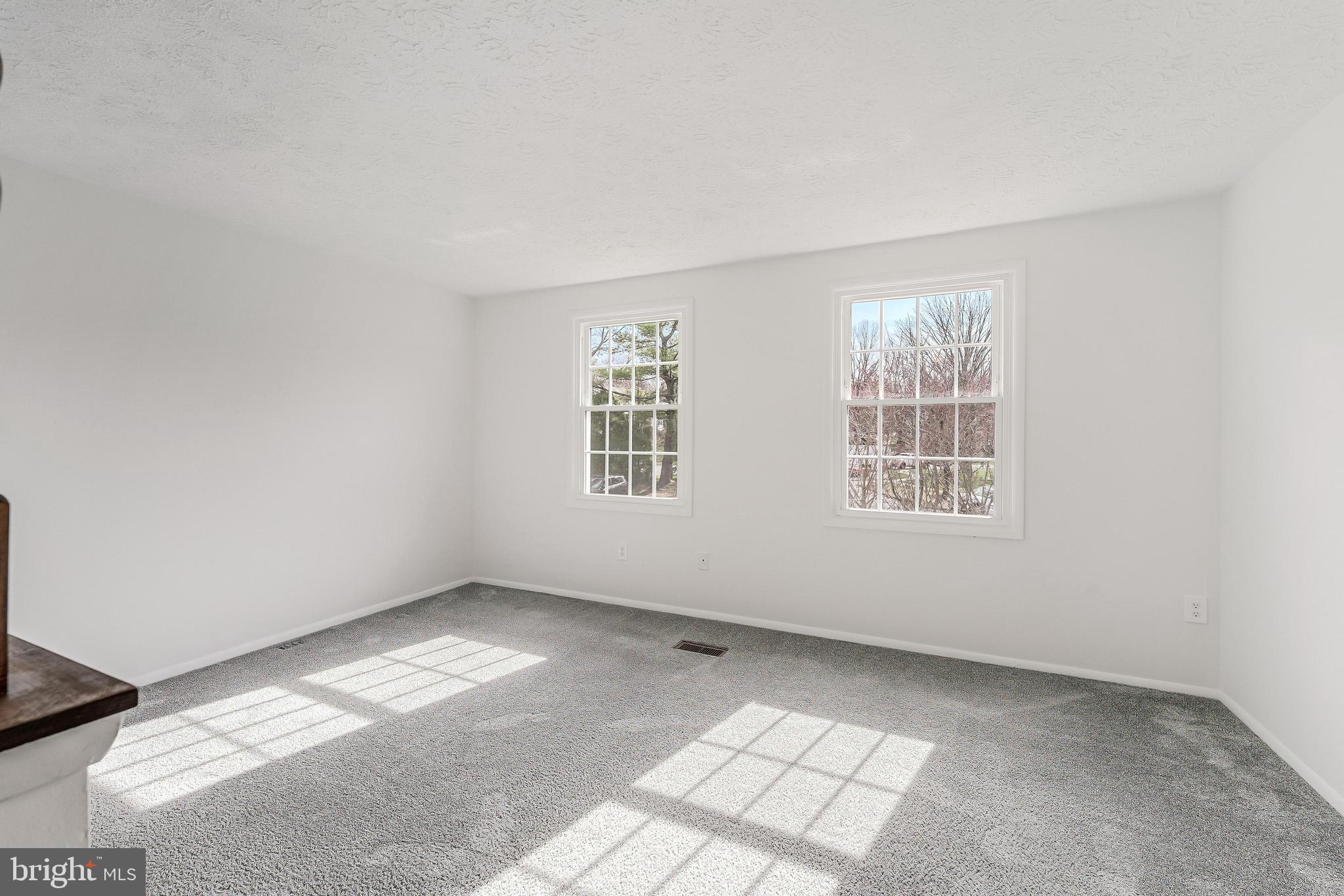 1682 Harvest Green Court Reston, VA 20194 - Photo 24 of 39 an empty room with windows