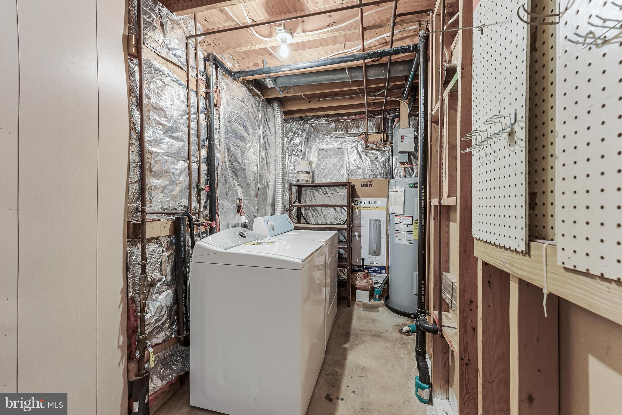 1682 Harvest Green Court Reston, VA 20194 - Photo 26 of 39 a utility room with dryer and washer