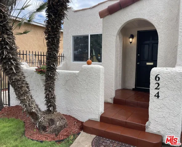 $748,000 | 624 West 102nd Street, Los Angeles, CA 90044