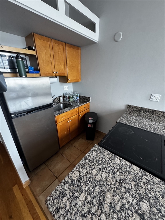 12 Stoneholm Street, Unit 511 Boston, MA 02115 - Photo 2 of 9