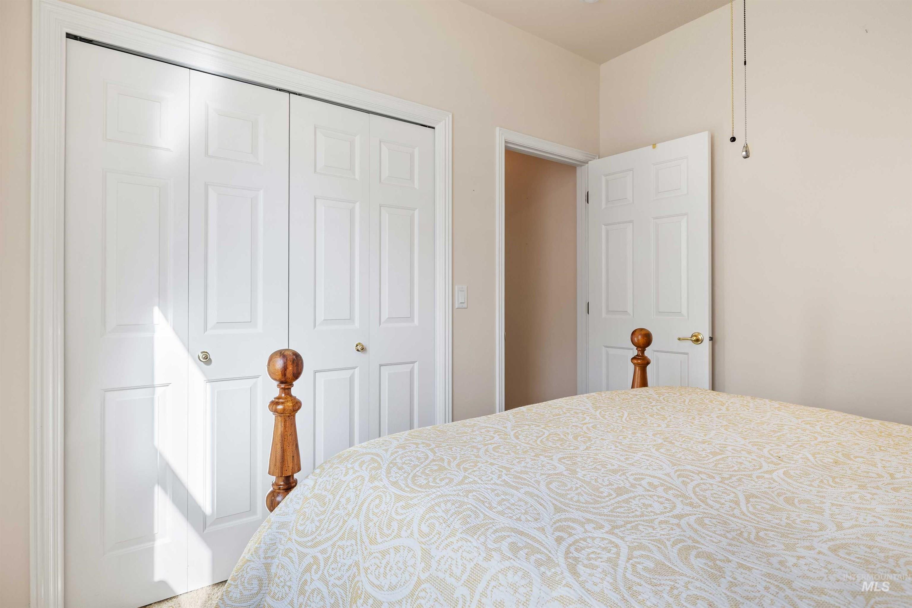 215 Los Lagos Twin Falls, ID 83301 - Photo 17 of 30 Bedroom featuring a closet