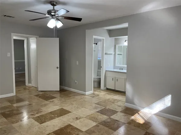 $1,950 | 2402 Fawnwood Lane, Spring, TX 77386