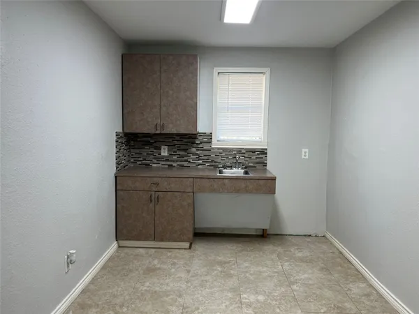 $1,950 | 2402 Fawnwood Lane, Spring, TX 77386