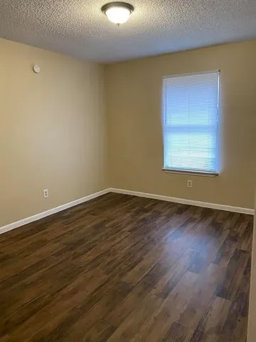 $900 | 139 Elm Drive, Unit 203, Lockhart, TX 78644