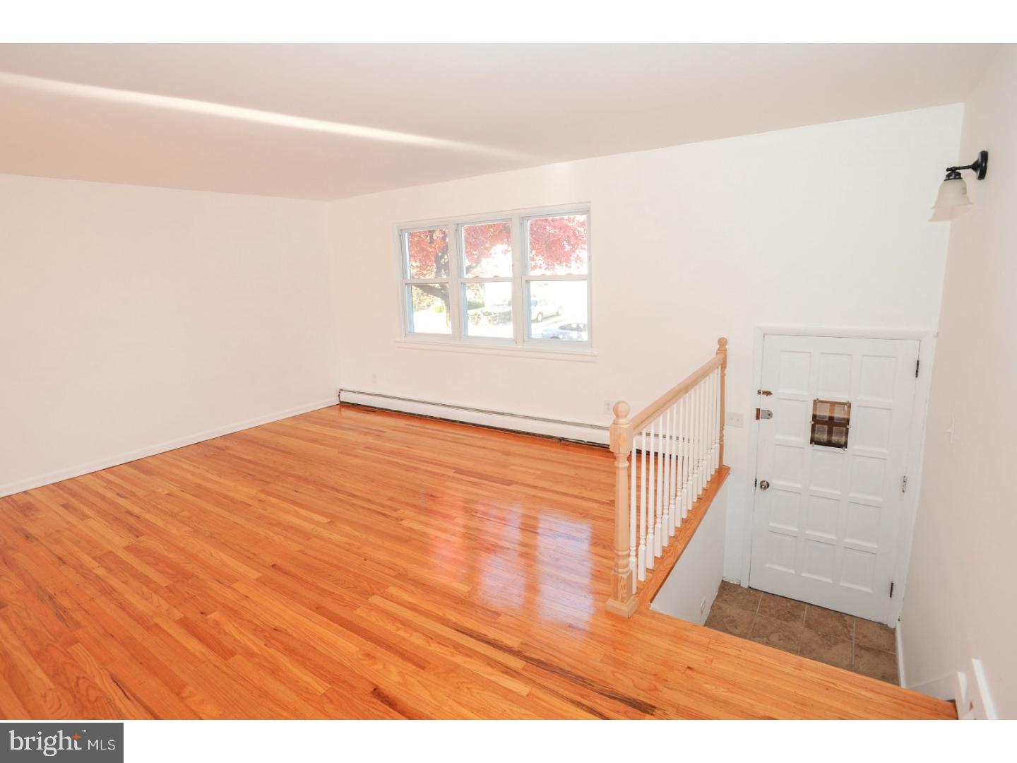 10827 Rayland Road Philadelphia, PA 19154 - Photo 3 of 24 Gallery Image 3