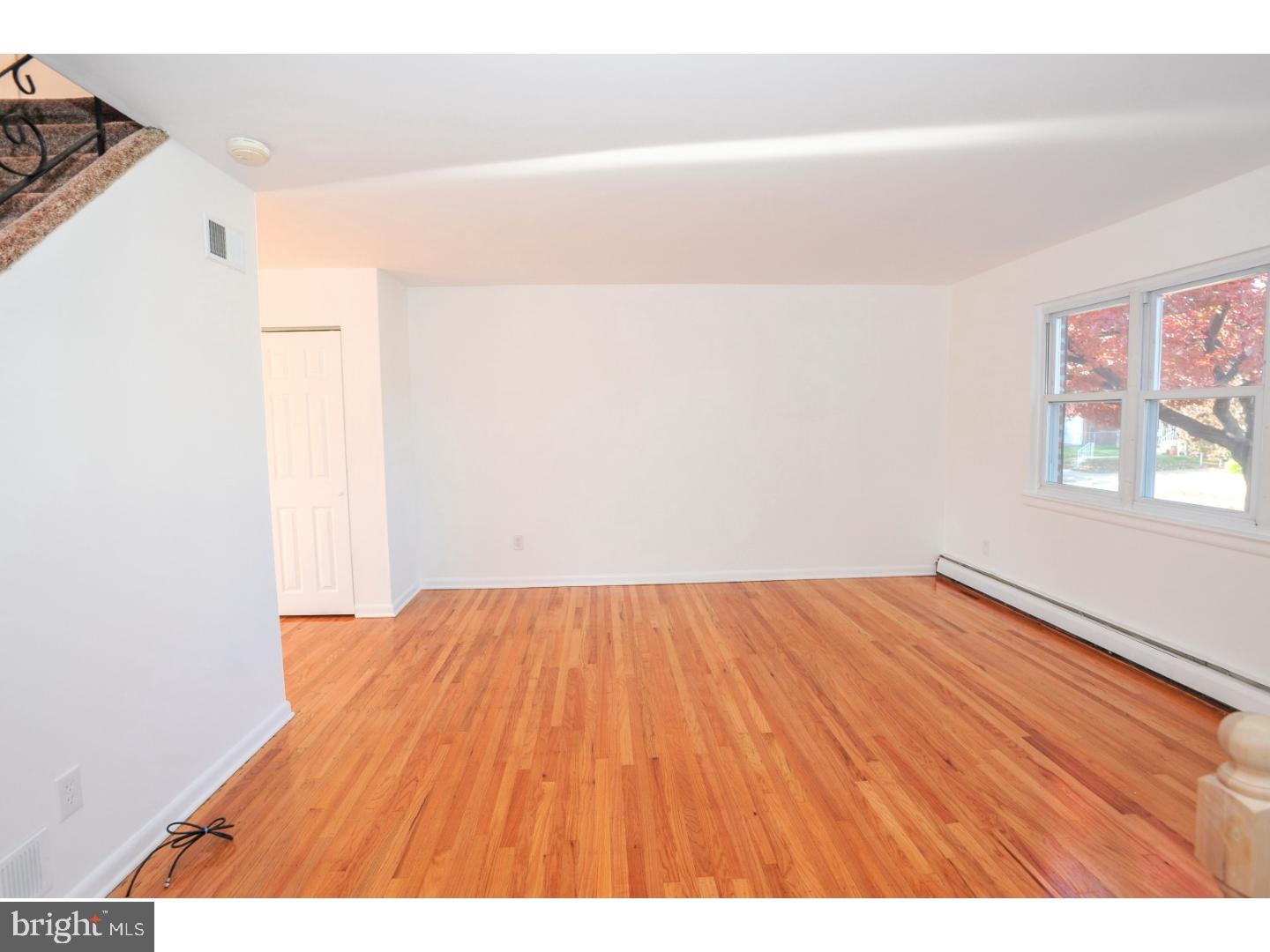 10827 Rayland Road Philadelphia, PA 19154 - Photo 4 of 24 Gallery Image 4