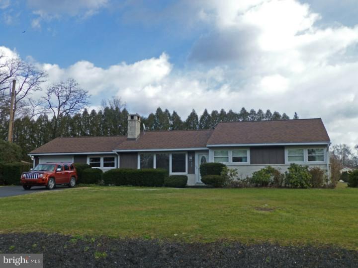 458 Mountain View Road Reading, PA 19607 - Photo 2 of 15 Exterior Front