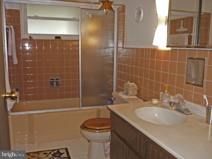 458 Mountain View Road Reading, PA 19607 - Photo 15 of 15 Bathroom