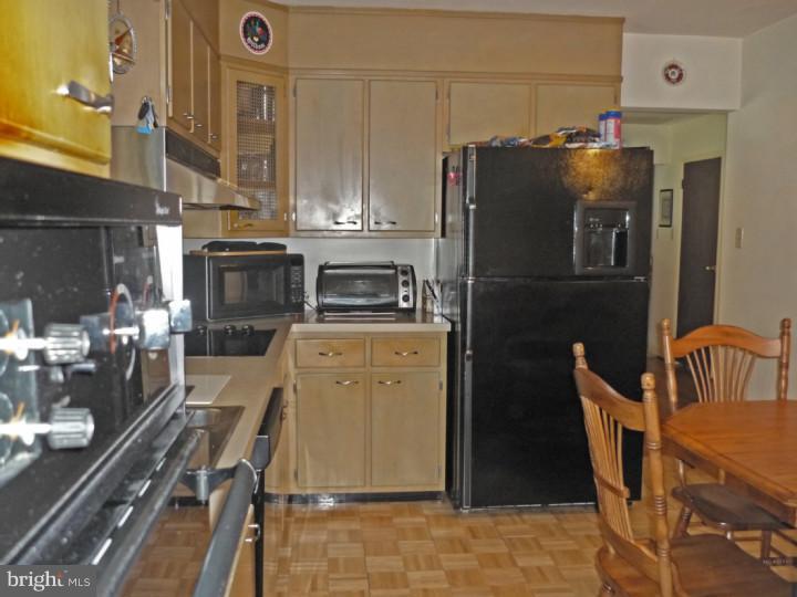 458 Mountain View Road Reading, PA 19607 - Photo 9 of 15 Kitchen