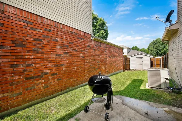 a view of a backyard with plants