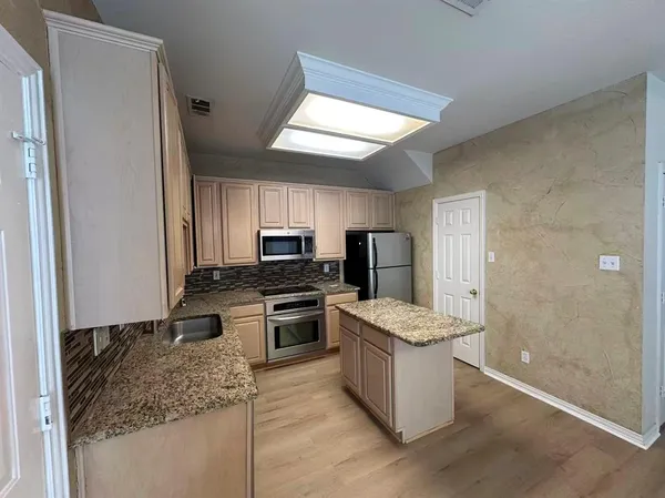 $2,650 | 18719 Riverstone Court, Dallas, TX 75252