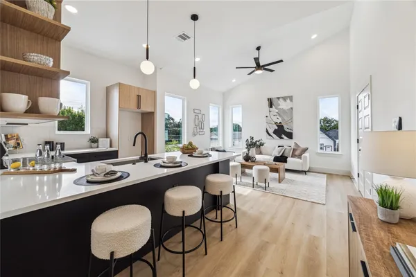 $1,850 | 413 Clearwater Street, Unit B, Houston, TX 77029