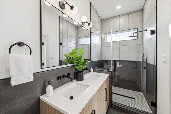 $1,850 | 413 Clearwater Street, Unit B, Houston, TX 77029