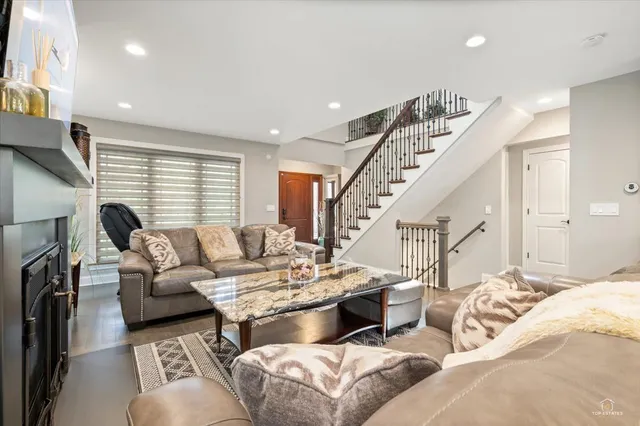 $5,400 | 1052 Margret Street, Des Plaines, IL 60016