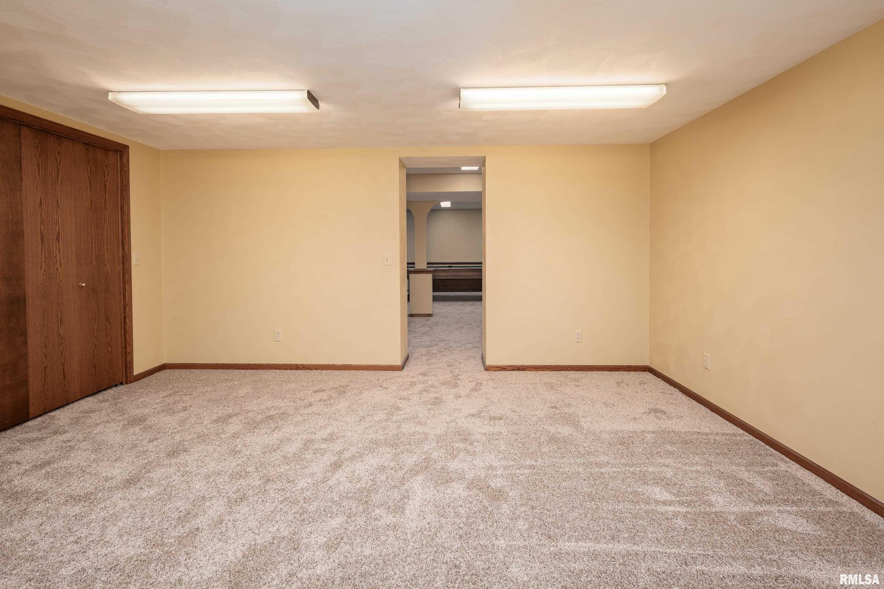 2711 Jersey Ridge Road Davenport, IA 52803 - Photo 28 of 37 Gallery Image 28