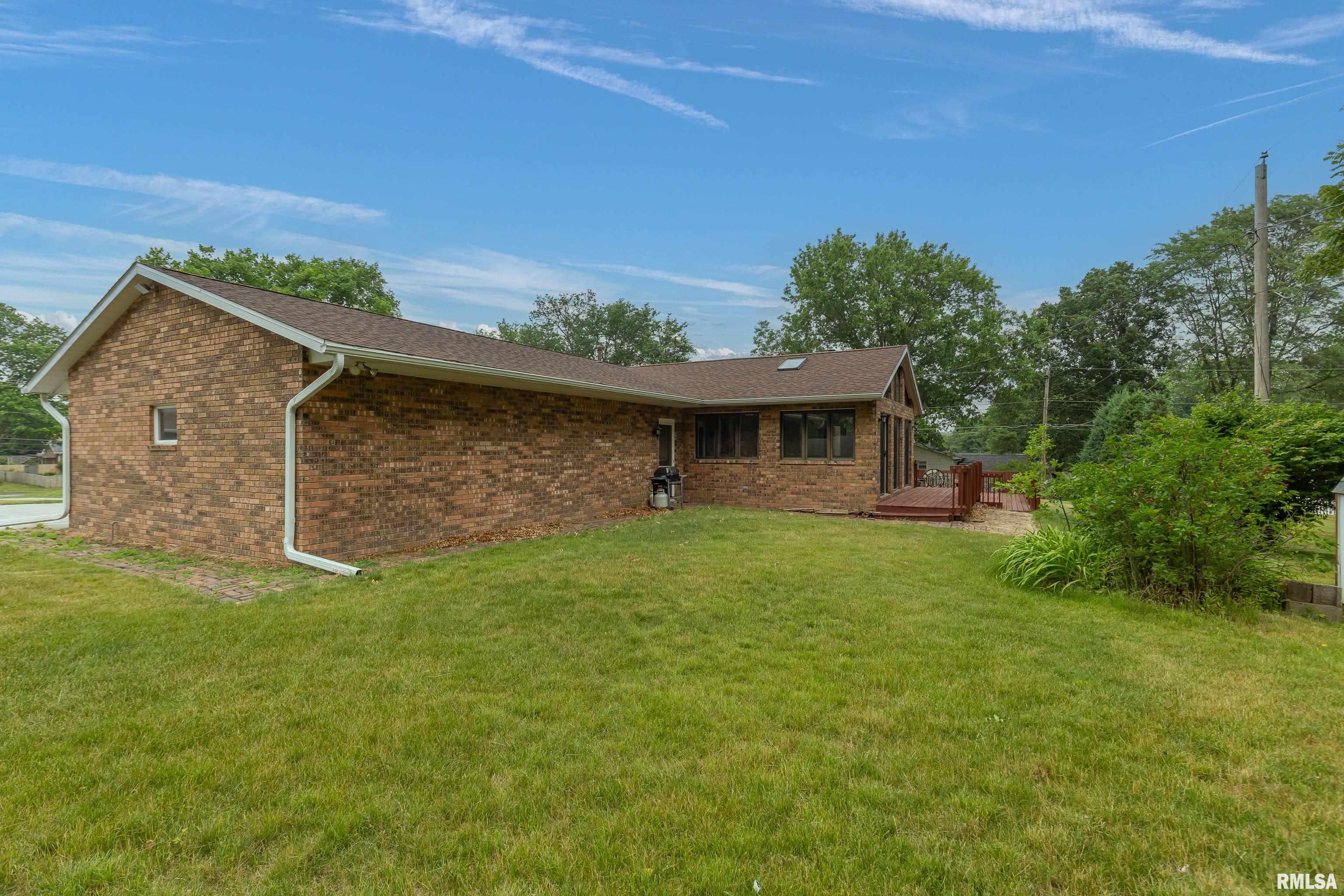 2711 Jersey Ridge Road Davenport, IA 52803 - Photo 4 of 37 Gallery Image 4