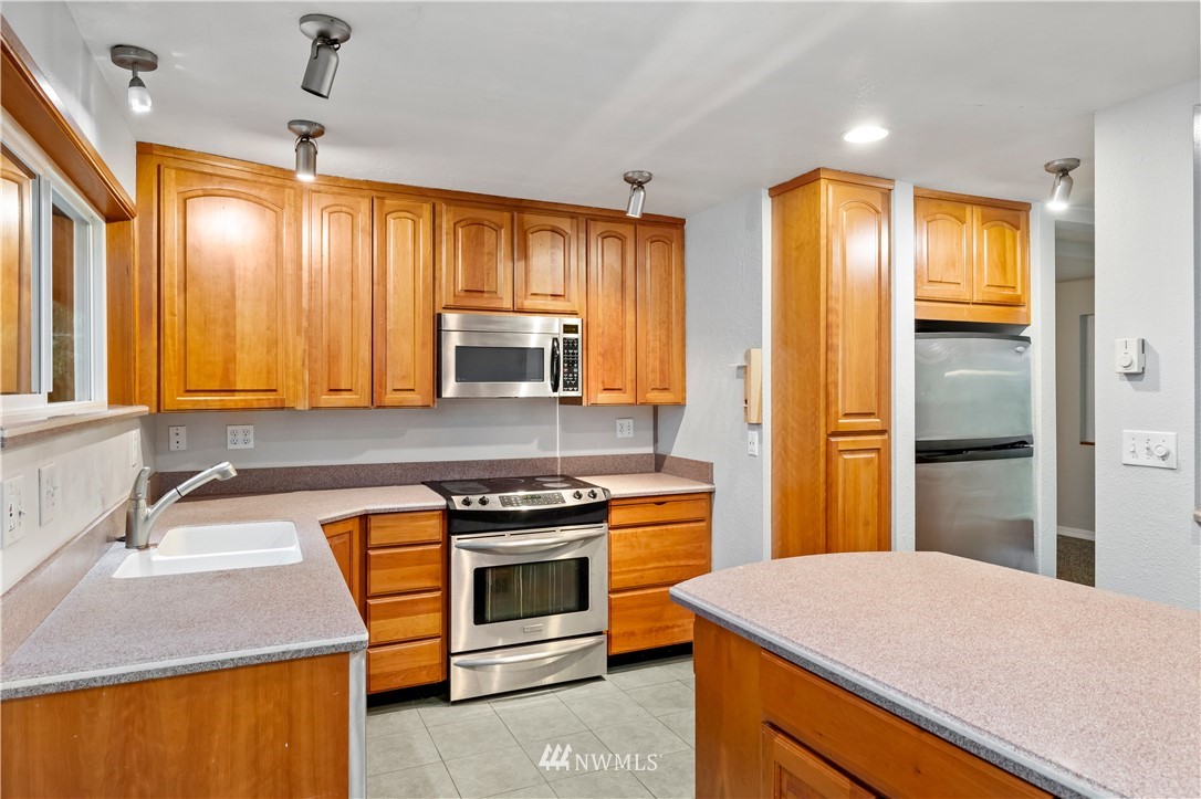 3739 Southeast Bielmeier Road Port Orchard, WA 98367 - Photo 12 of 37 Gallery Image 12