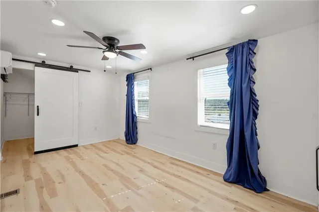 a view of a livingroom with a workspace