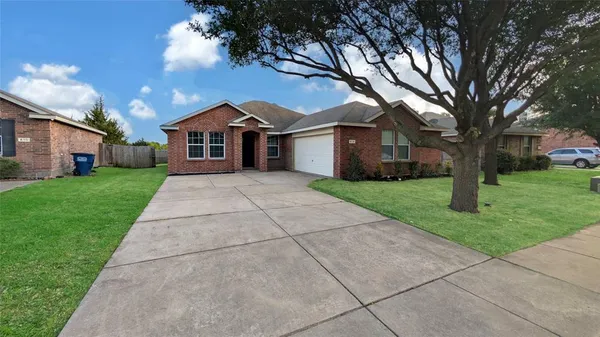 $269,900 | 614 Chapman Drive, Lancaster, TX 75146