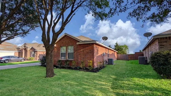 $269,900 | 614 Chapman Drive, Lancaster, TX 75146