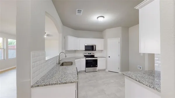 $269,900 | 614 Chapman Drive, Lancaster, TX 75146