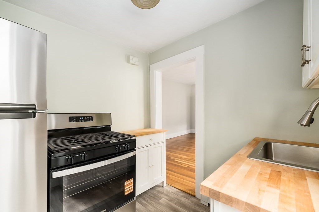 21 Thorndike Street, Unit 2 Beverly, MA 01915 - Photo 12 of 23